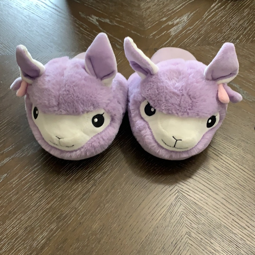 Llama house slippers Size 5.5.-6.5
